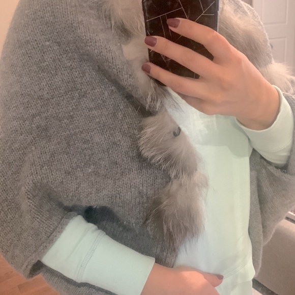 Real fur Poncho - Picture 4 of 5